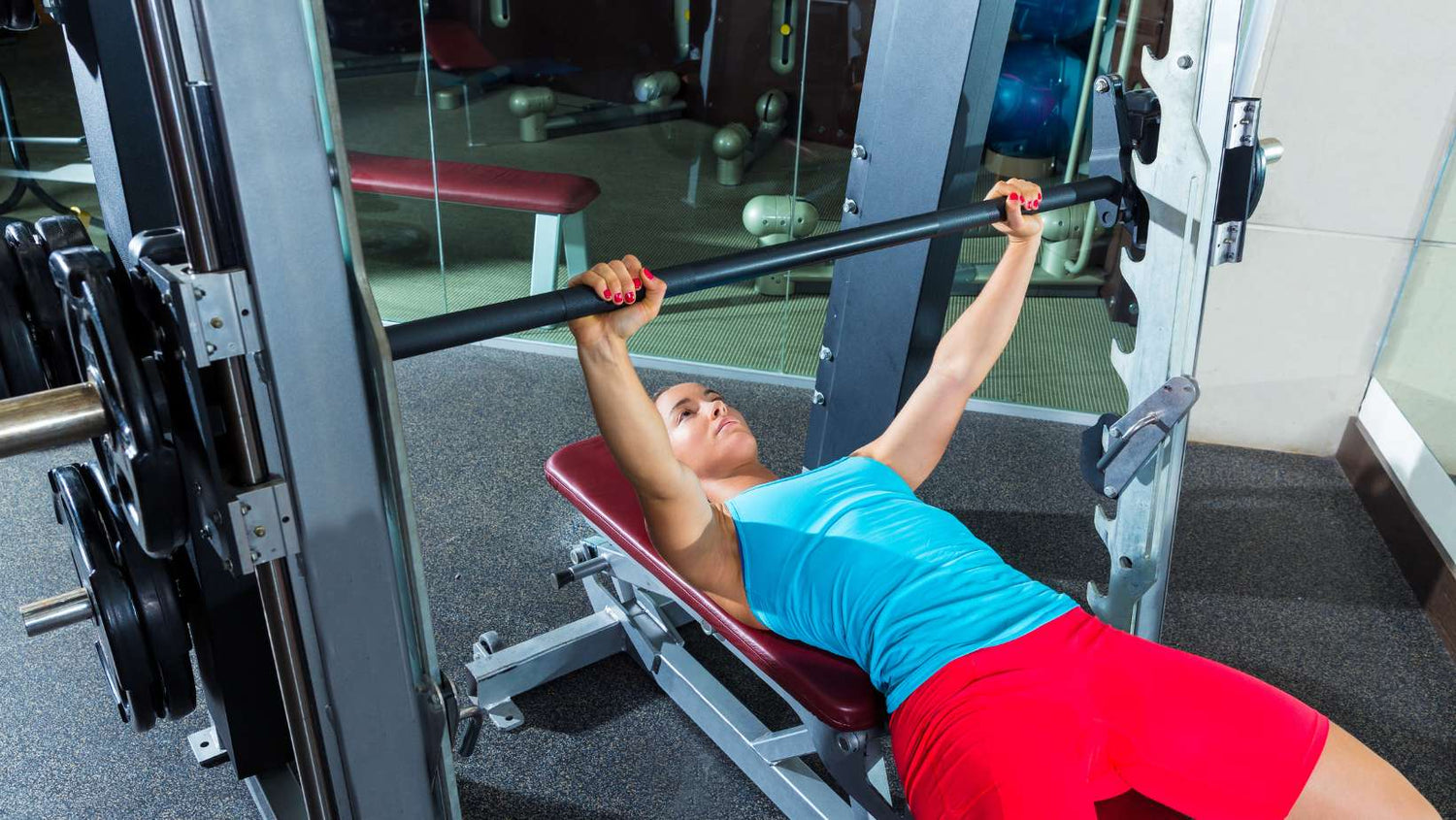 Bench Press Girl Flat Multipower Smith Machine