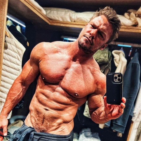 Achieving an Alan Ritchson-Worthy Physique: Unleash the Power of Train ...