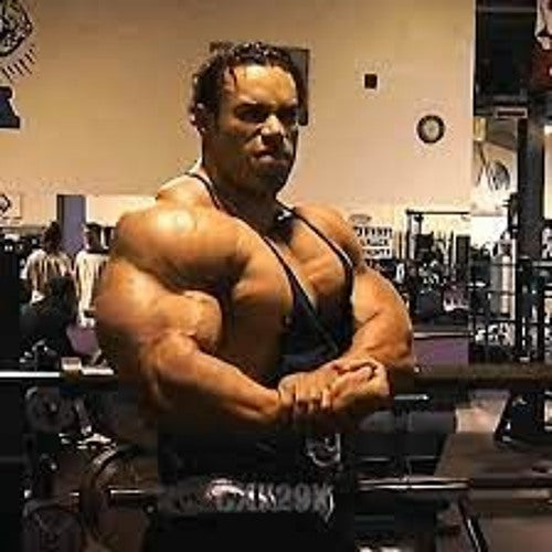kevin levrone flexing his arm muscles